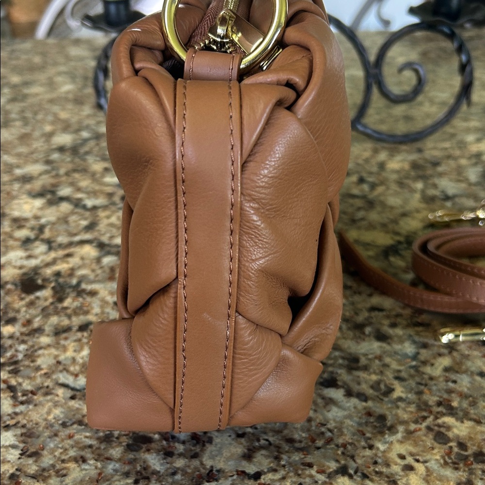 Luxurious Brown Leather Satchel - Picture 5 of 11